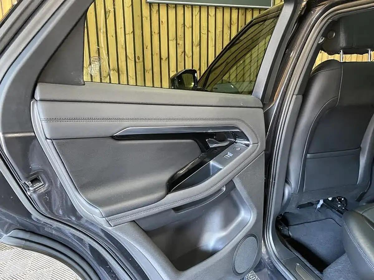 2021-land-rover-range-rover-evoque-15-p300e-r-dynamic-se-big-59