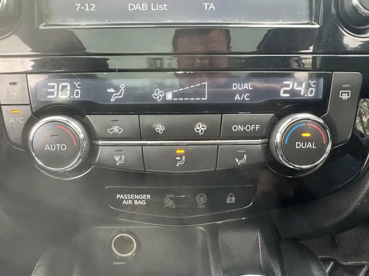 2015-nissan-qashqai-12-n-tec-big-51