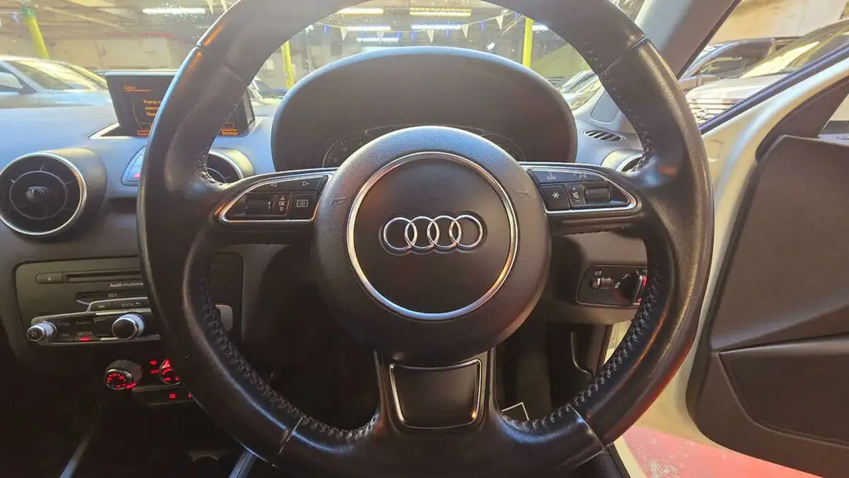2013-audi-a1-big-4