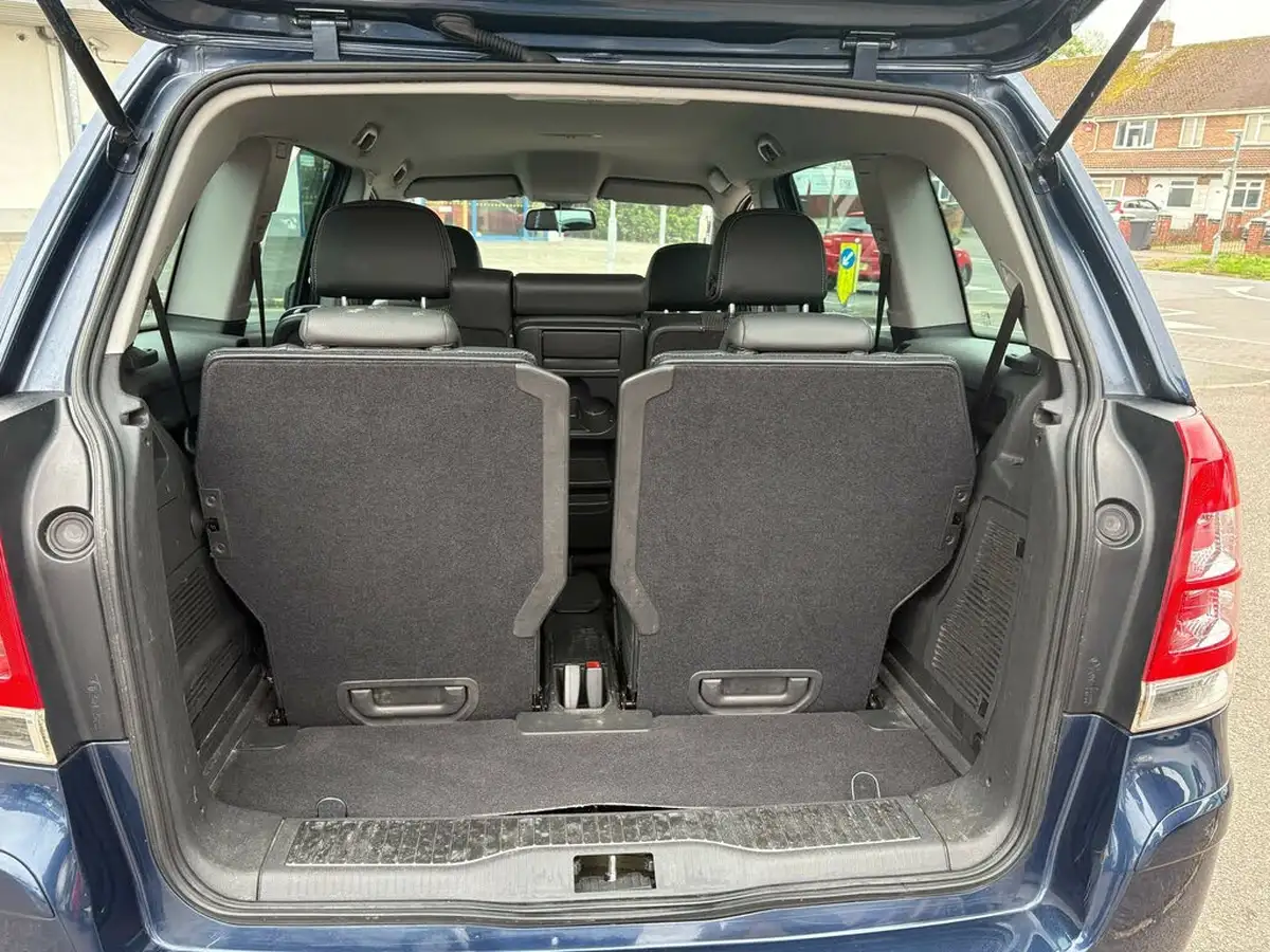2011-vauxhall-zafira-18-design-easytronic-big-12
