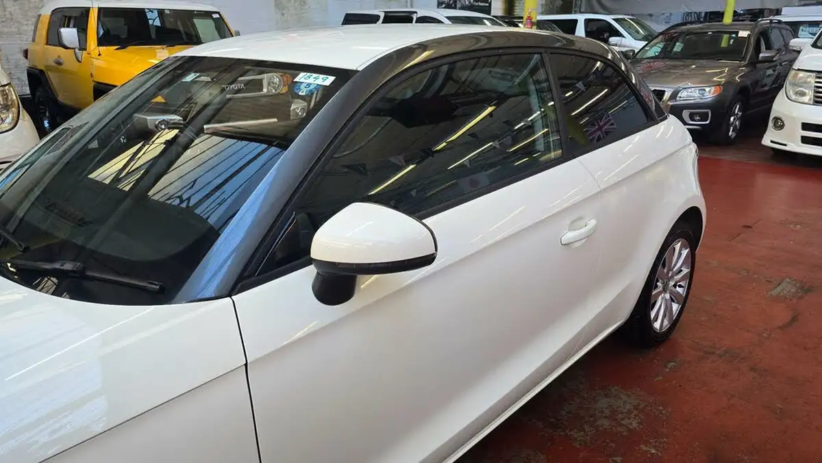 2013-audi-a1-big-32