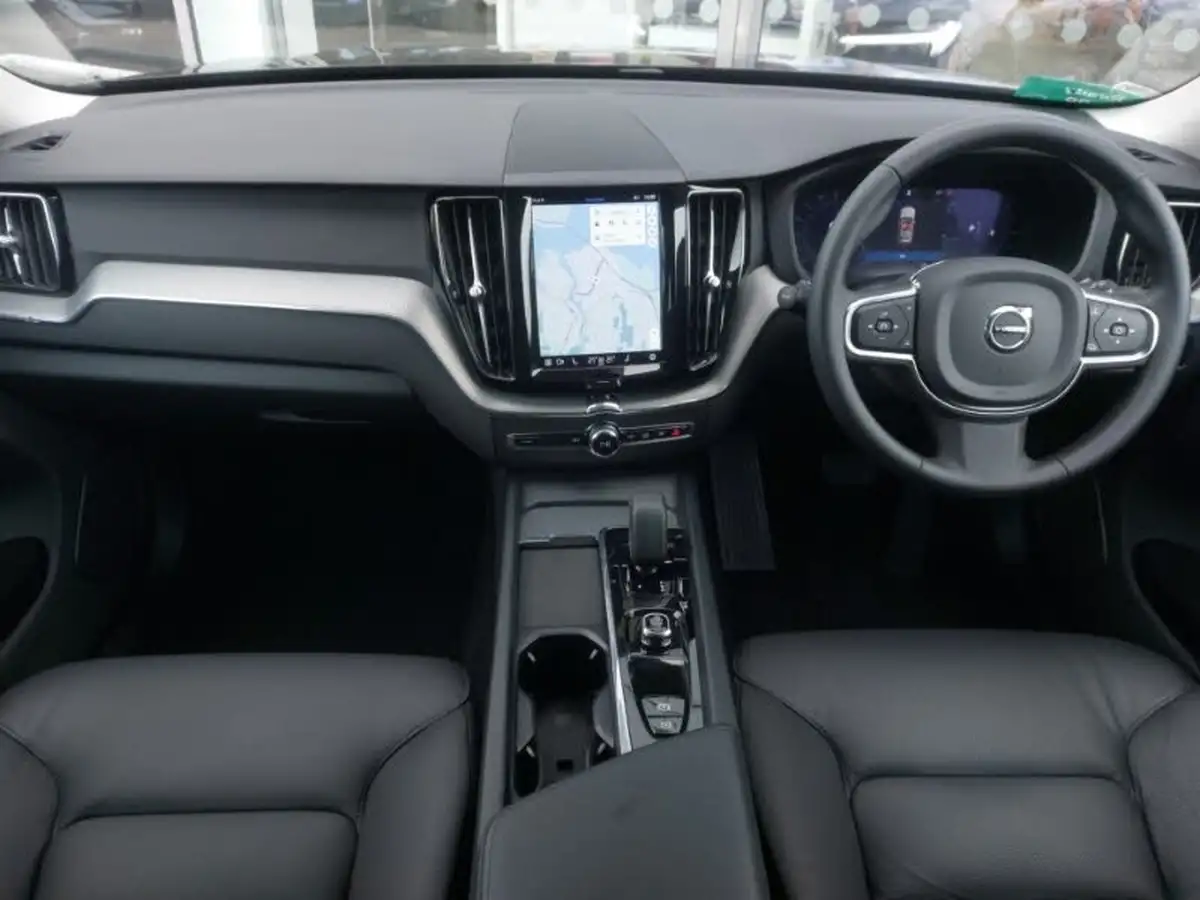 2024-volvo-xc60-20-b5-core-big-2