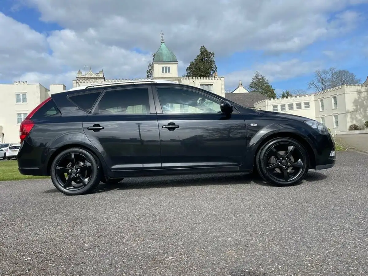 2012-kia-ceed-16td-3-estate-big-2
