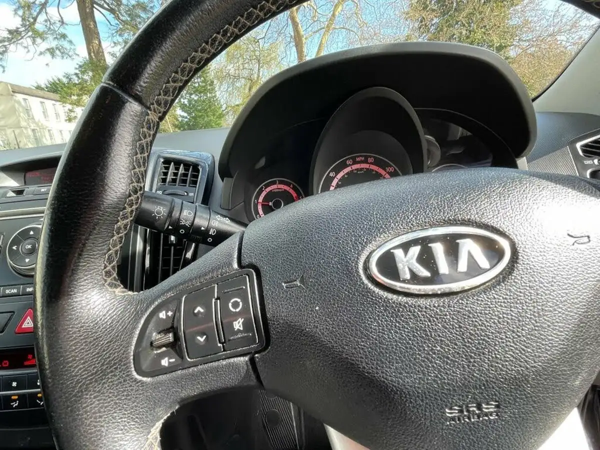2012-kia-ceed-16td-3-estate-big-26
