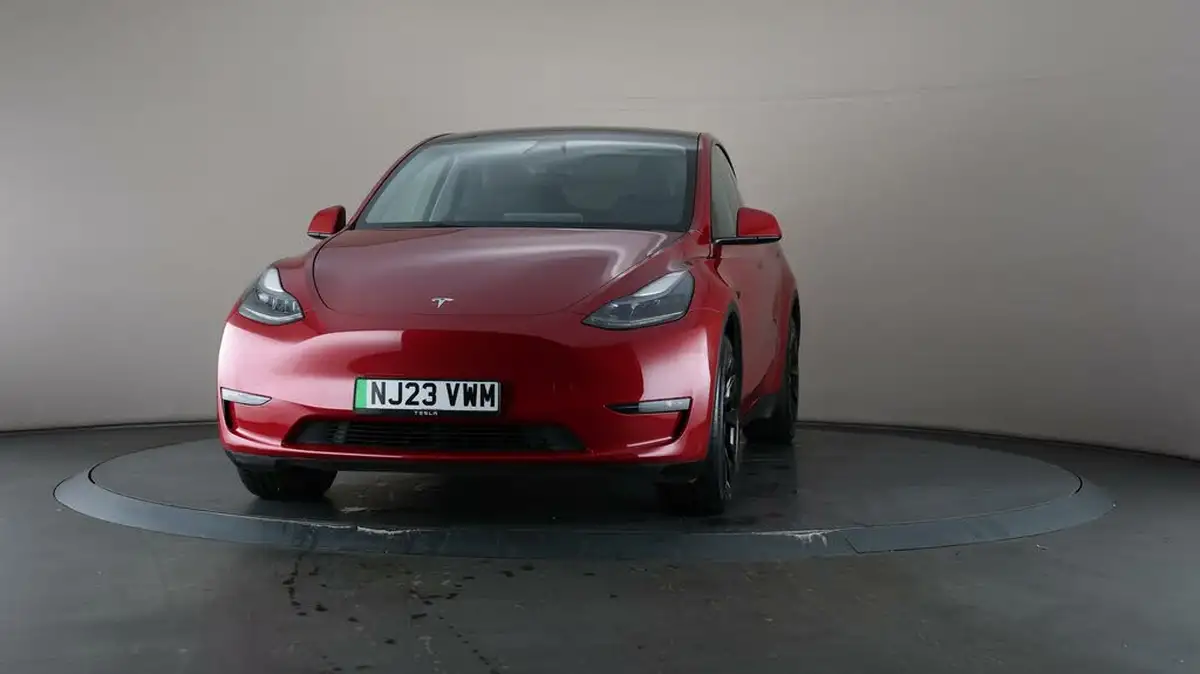 2023-tesla-model-y-e-long-range-big-39