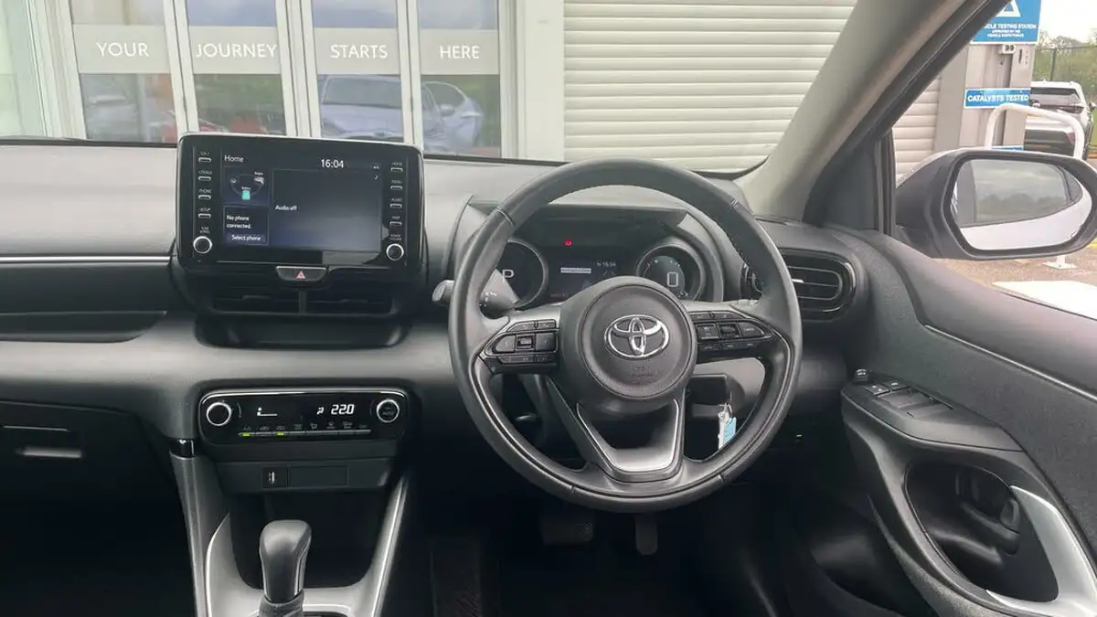 2022-toyota-yaris-15-vvt-i-design-big-5