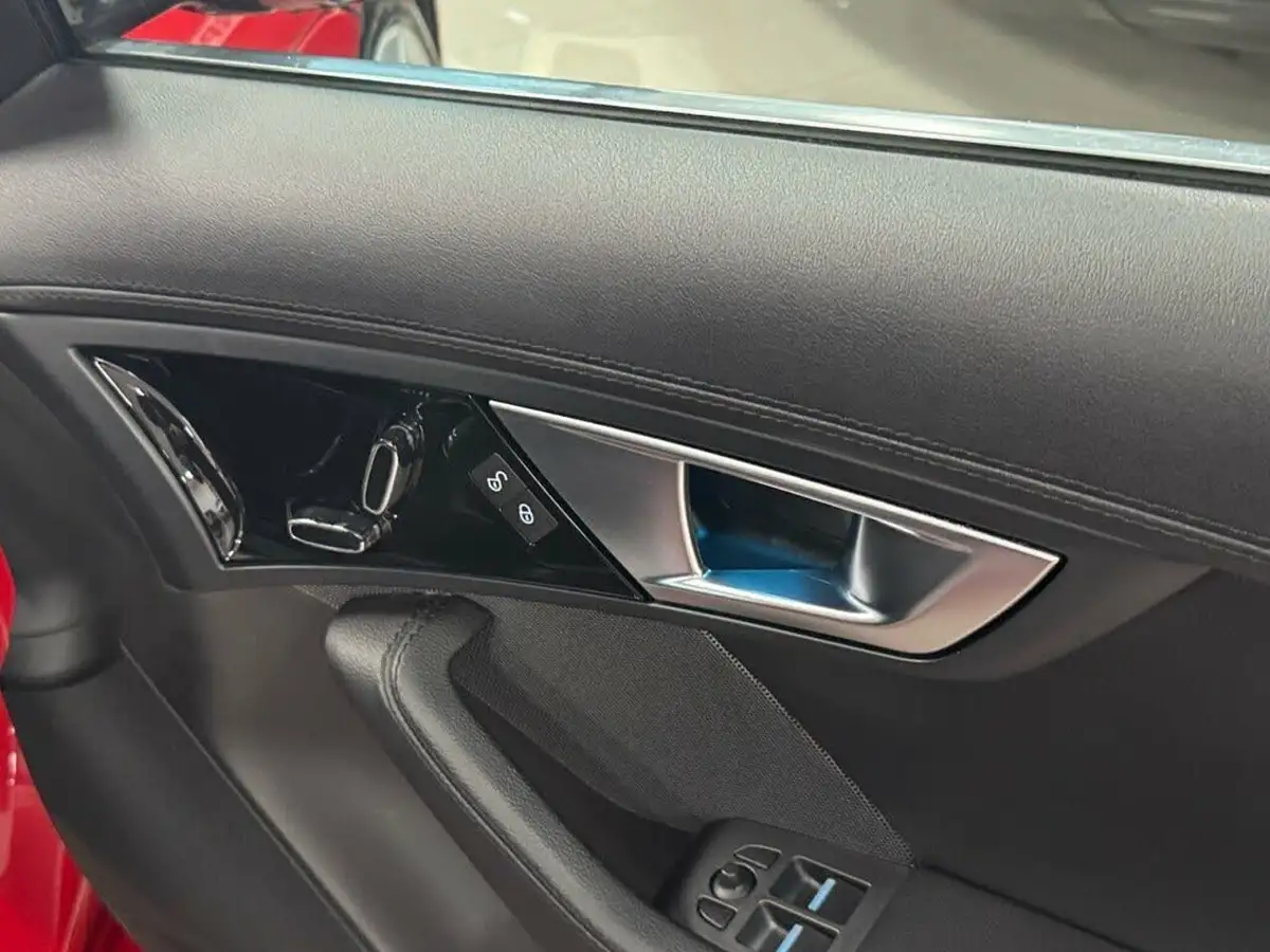 2015-jaguar-f-type-30-v6-coupe-quickshift-big-21