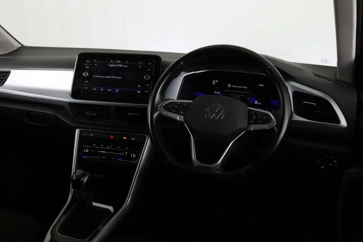 2022-volkswagen-t-roc-10-tsi-life-big-13