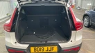 2019-volvo-xc40-20td-d4-r-design-small-6