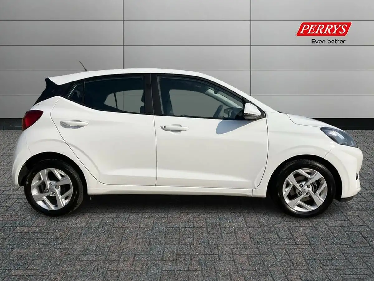 2022-hyundai-i10-12-se-connect-auto-big-2