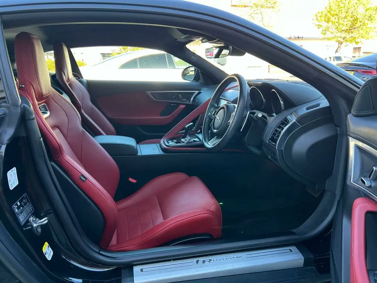 2021-jaguar-f-type-big-21
