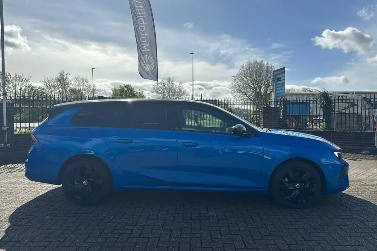 2023-vauxhall-astra-12-turbo-gs-sport-tourer-auto-big-5