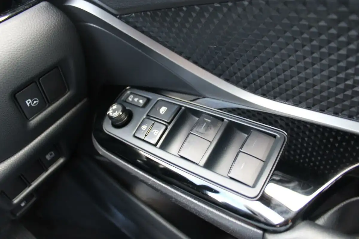 2021-toyota-c-hr-20-vvt-i-gr-sport-big-32