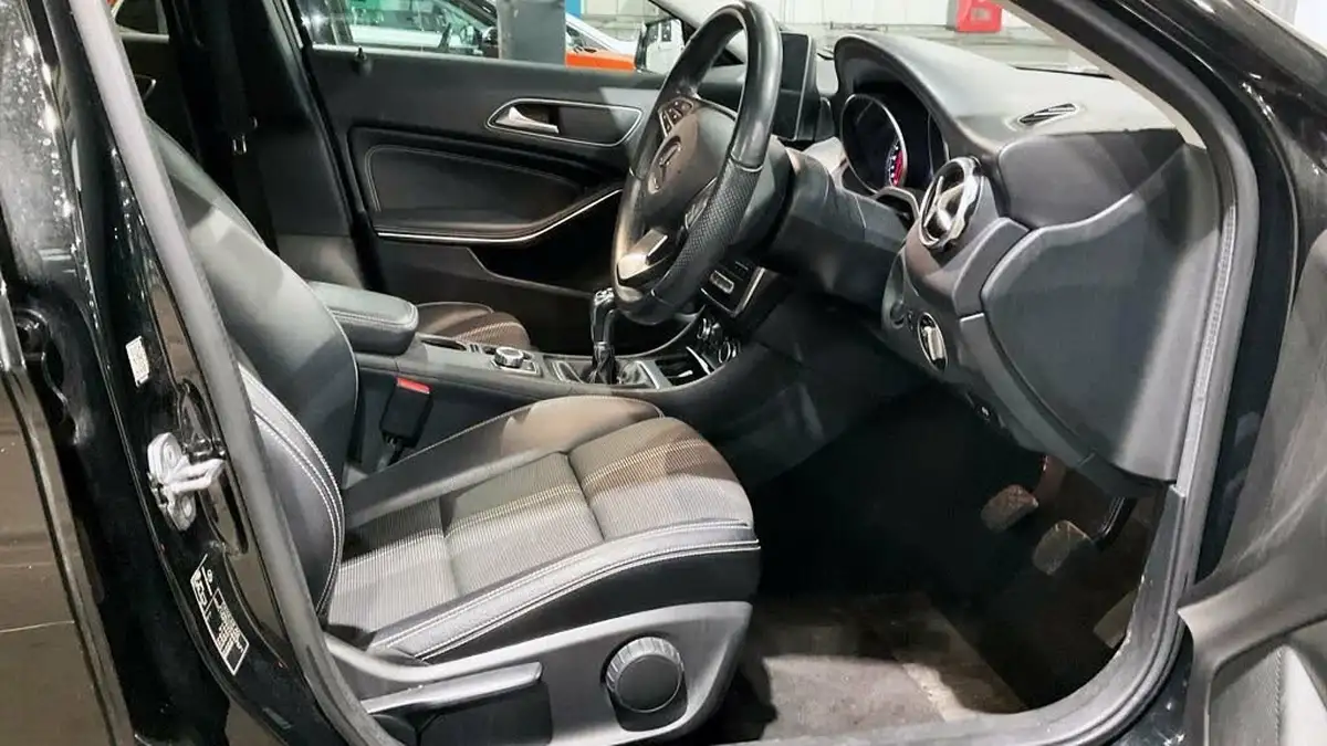 2019-mercedes-benz-gla-class-16-gla-180-urban-edition-big-10
