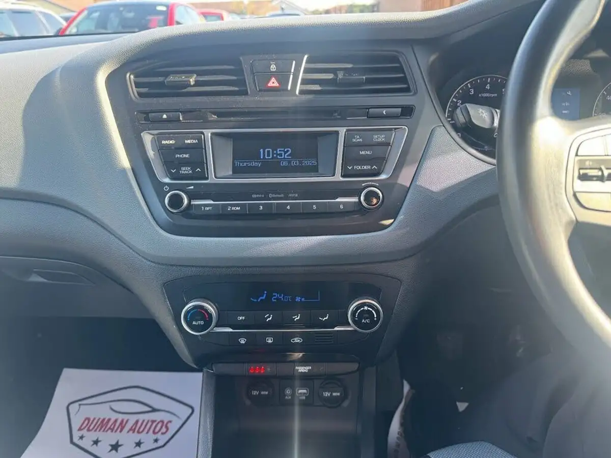 2016-hyundai-i20-14-premium-big-14
