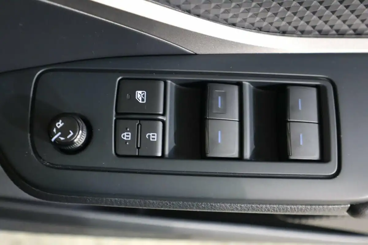 2021-toyota-c-hr-18-vvt-i-icon-big-21