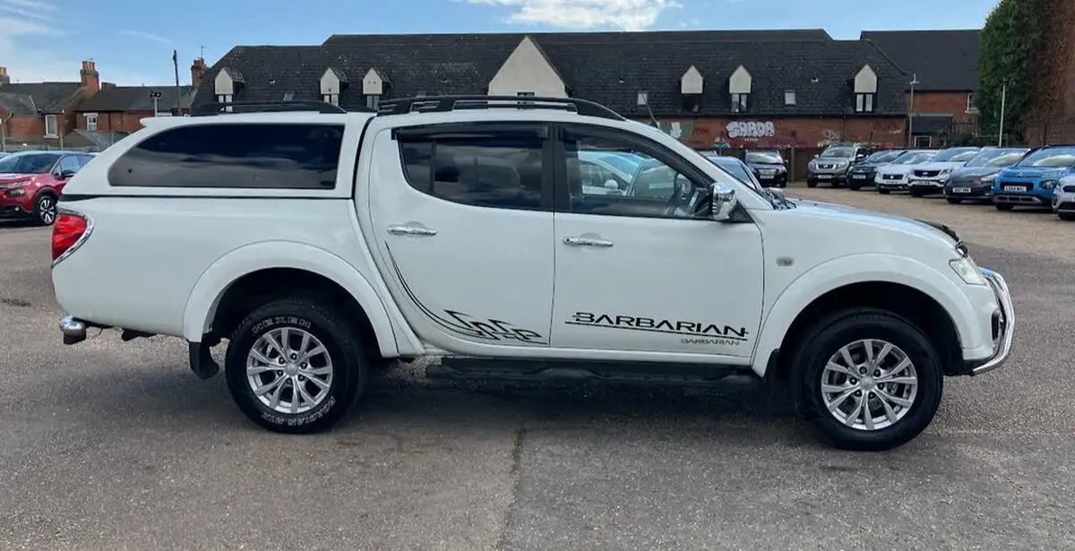 2014-mitsubishi-l200-25td-barbarian-auto-big-1