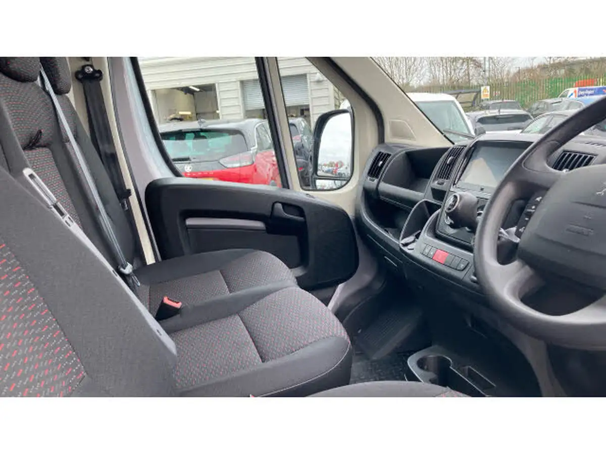 2023-peugeot-boxer-22-bluehdi-professional-premium-335-l3h2-panel-big-13