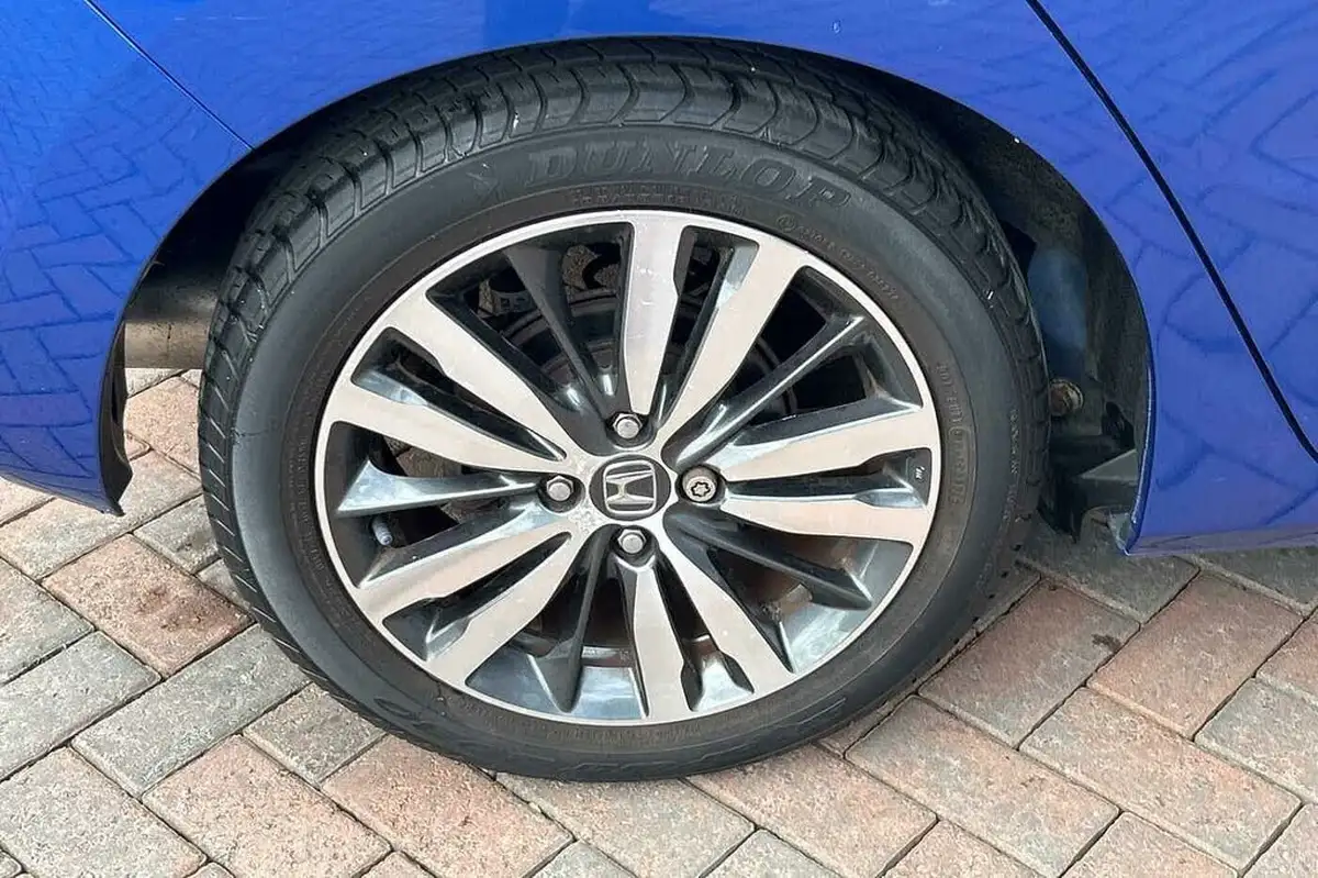2017-honda-jazz-13-i-vtec-ex-cvt-big-8