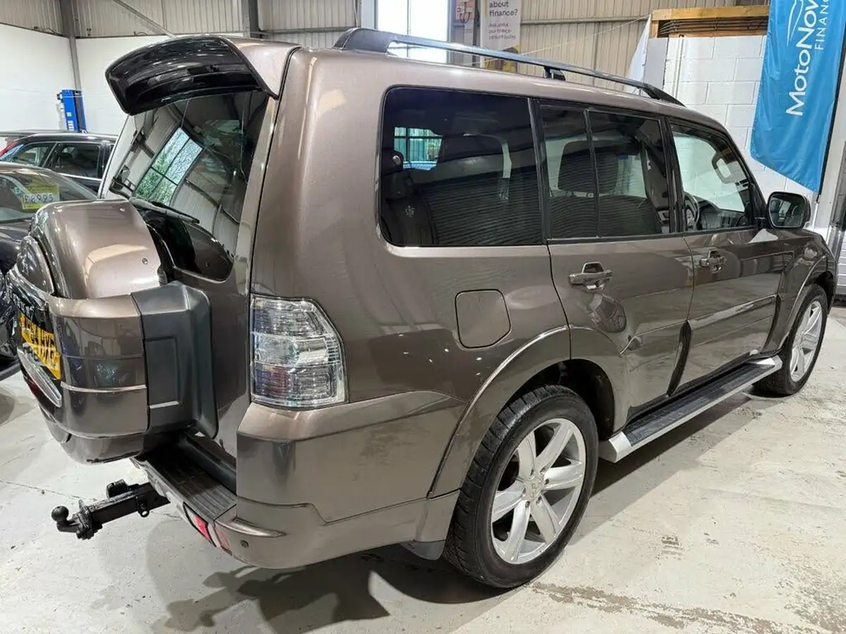 2014-mitsubishi-shogun-32td-sg4-big-2