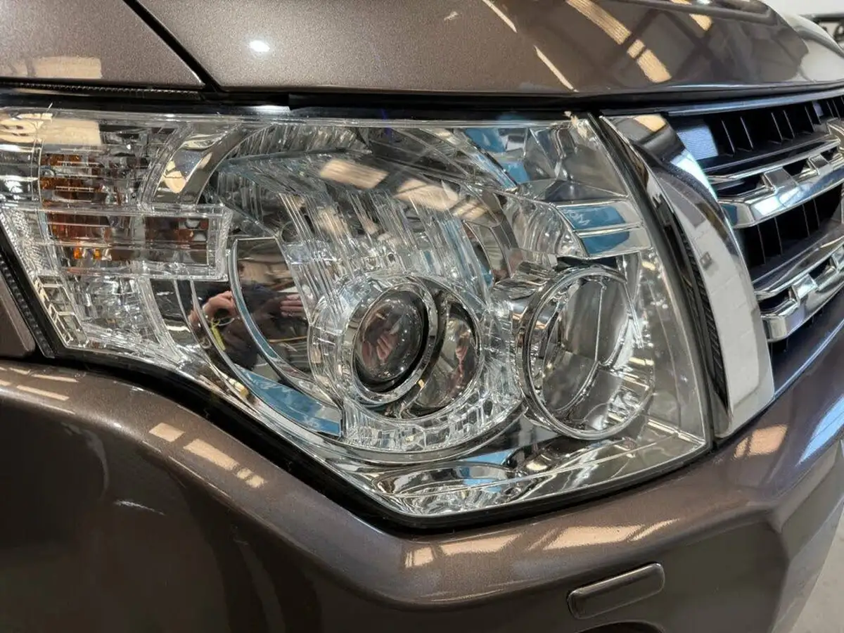 2014-mitsubishi-shogun-32td-sg4-big-26