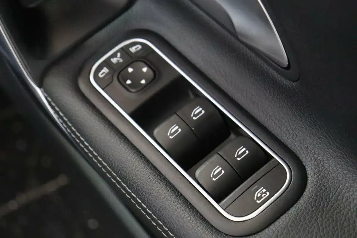 2022-mercedes-benz-cla-13-cla-200-amg-line-premium-coupe-4d-big-32