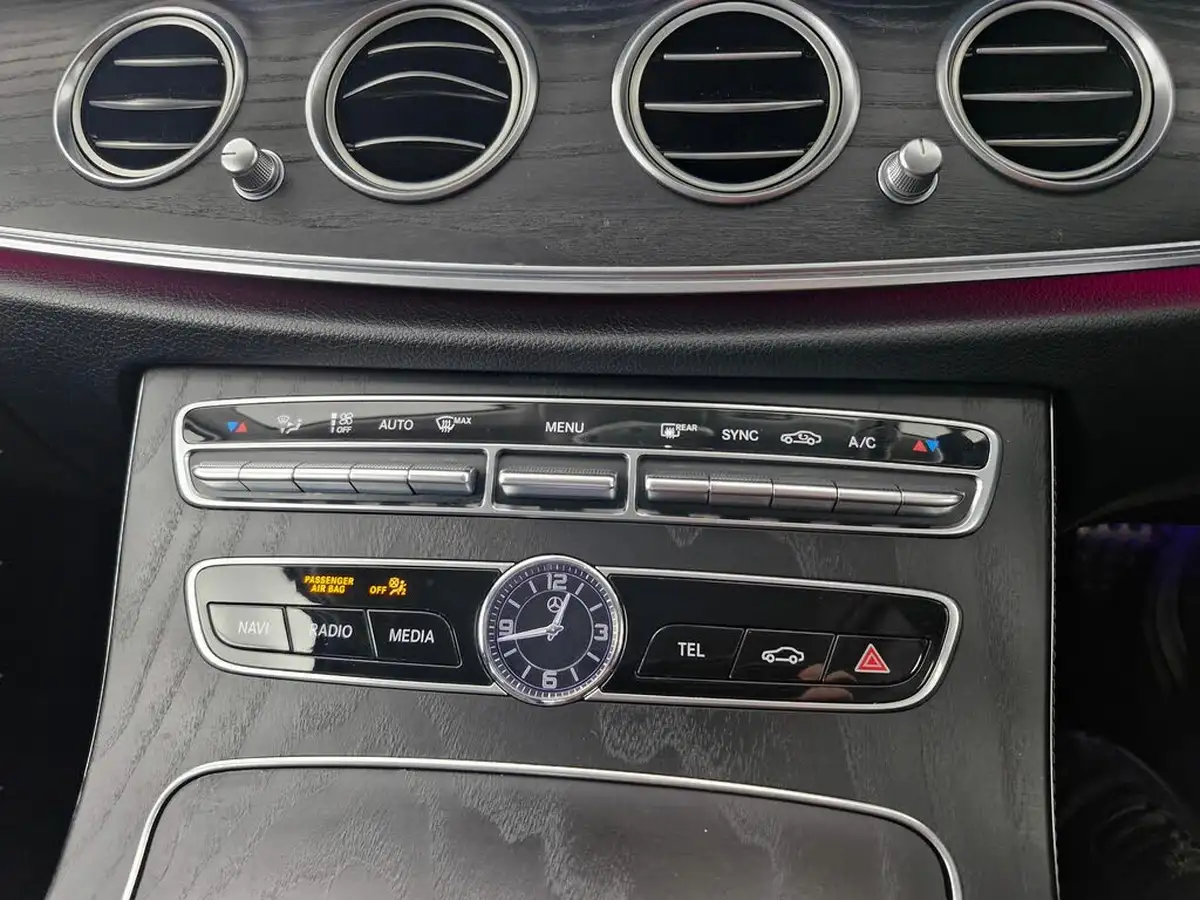 2019-mercedes-benz-e-class-20d-e220d-amg-line-edition-saloon-4d-big-22
