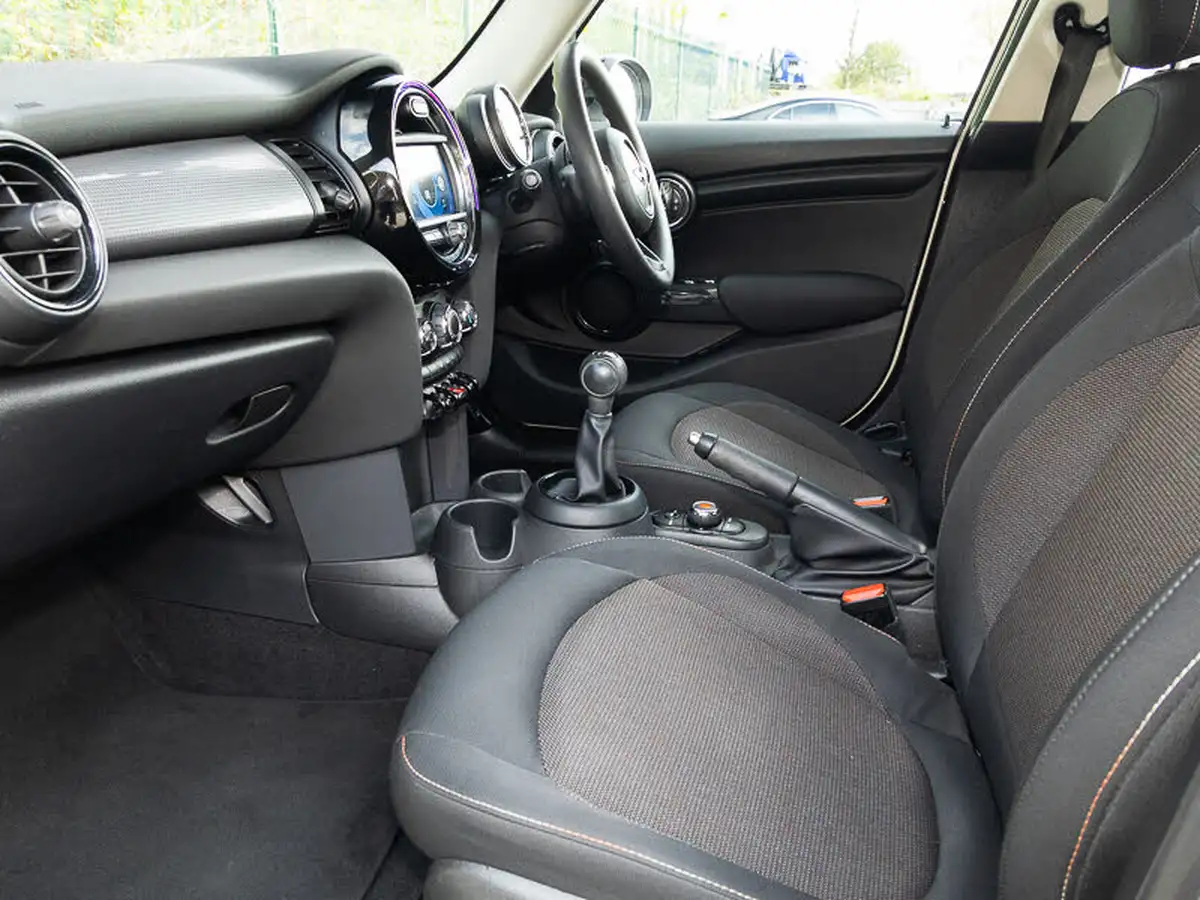 2019-mini-cooper-15-cooper-classic-hatchback-5d-big-4