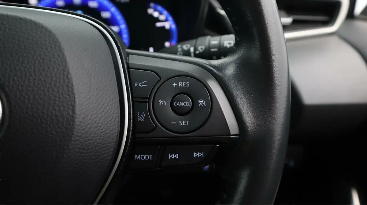 2022-toyota-corolla-18-vvt-i-icon-120bhp-trk-hatchback-5d-big-24