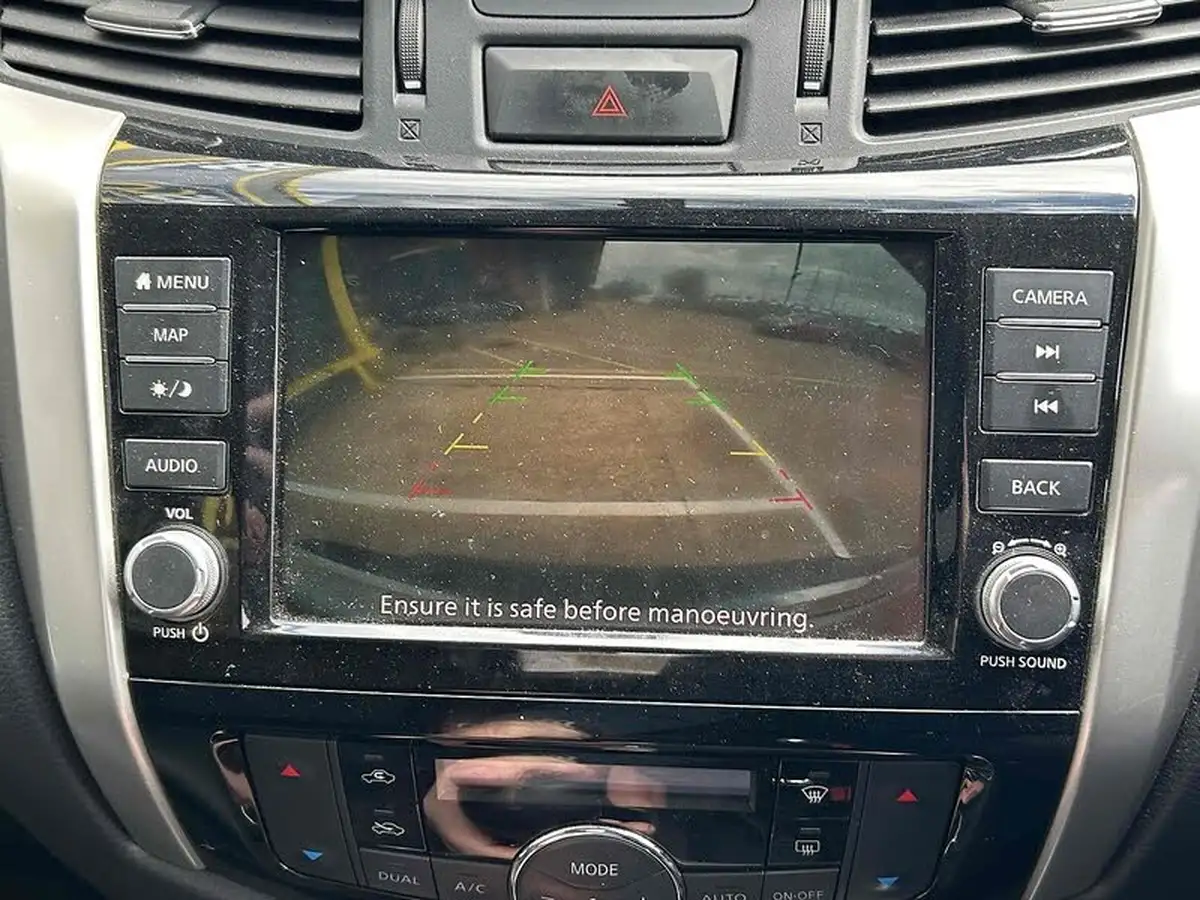 2021-nissan-navara-23dci-tt-n-connecta-8-navi-big-24