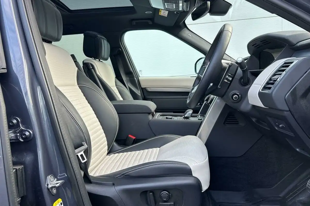 2024-land-rover-discovery-30-d300-dynamic-hse-big-12