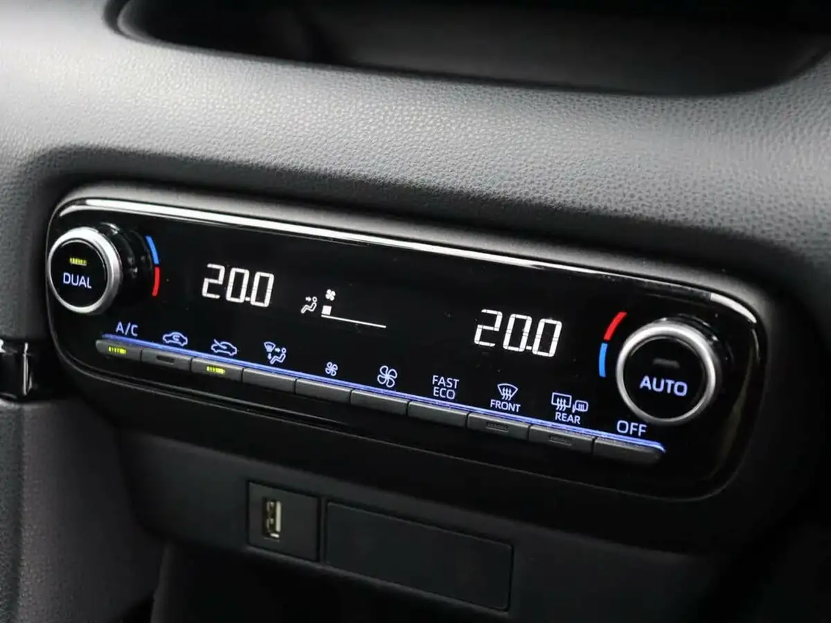 2020-toyota-yaris-15-vvt-i-dynamic-big-16
