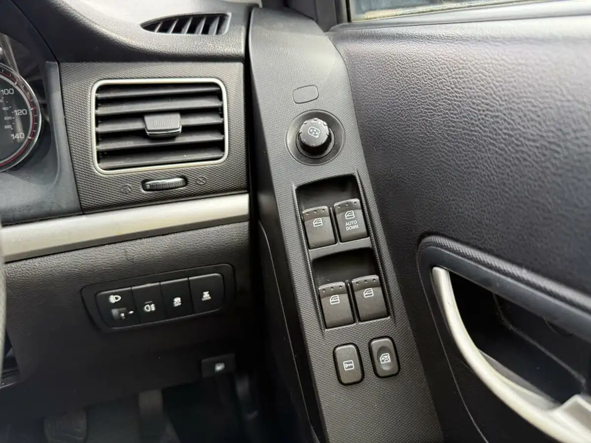 2012-ssangyong-korando-big-19