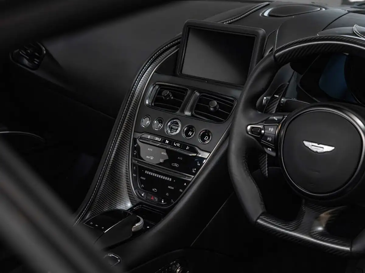 2020-aston-martin-dbs-52-v12-superleggera-big-12