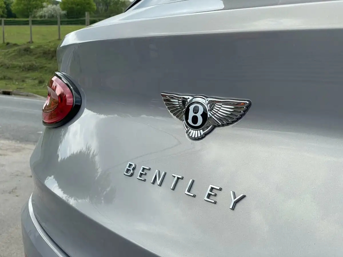 2024-bentley-bentayga-big-16