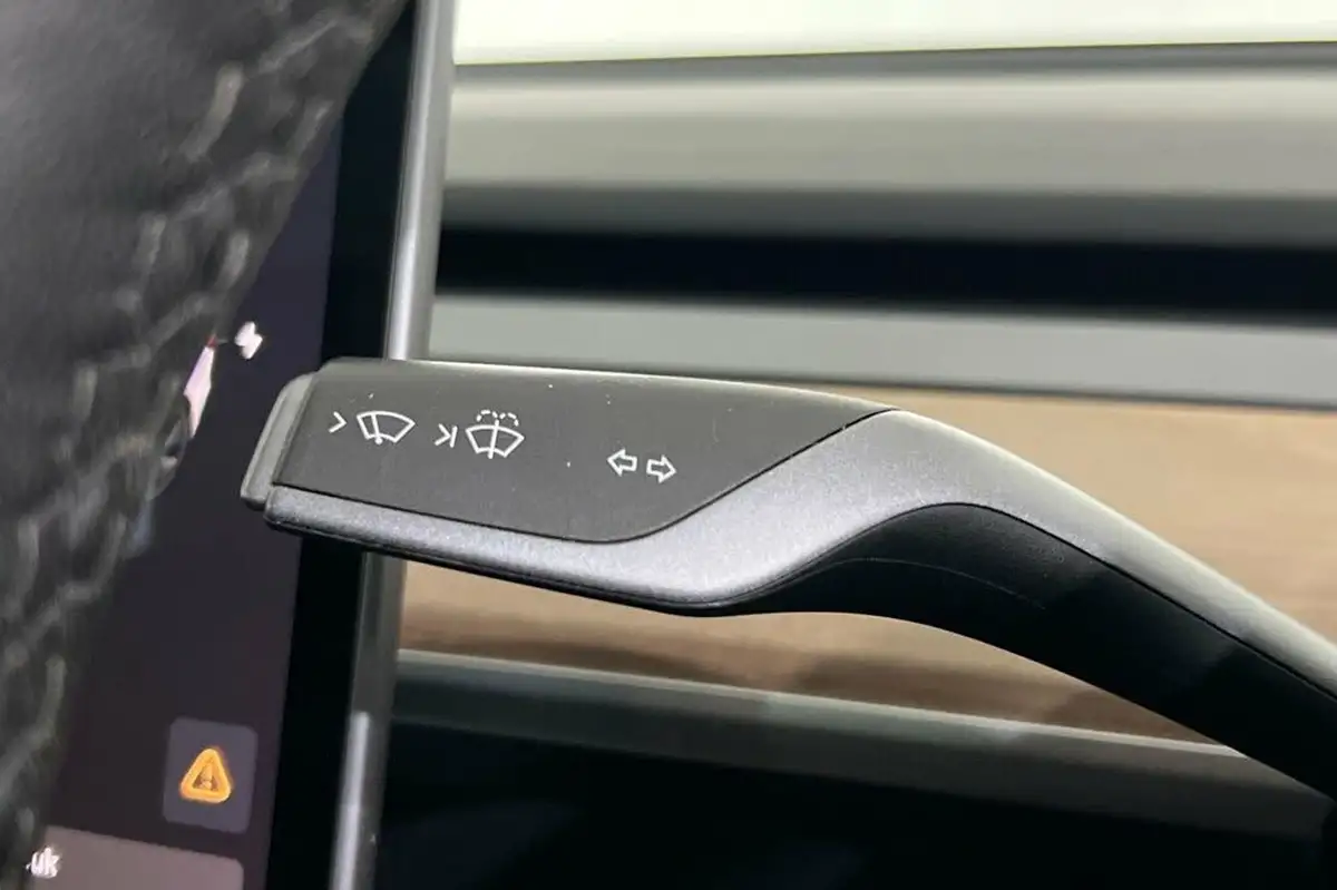 2020-tesla-model-3-e-long-range-big-17