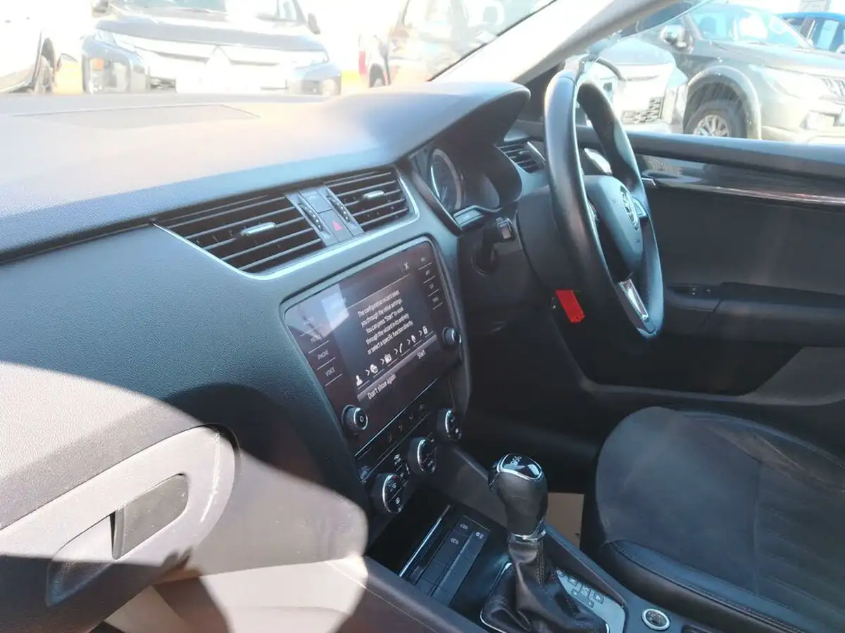 2019-skoda-octavia-20tdi-se-l-estate-dsg-big-42