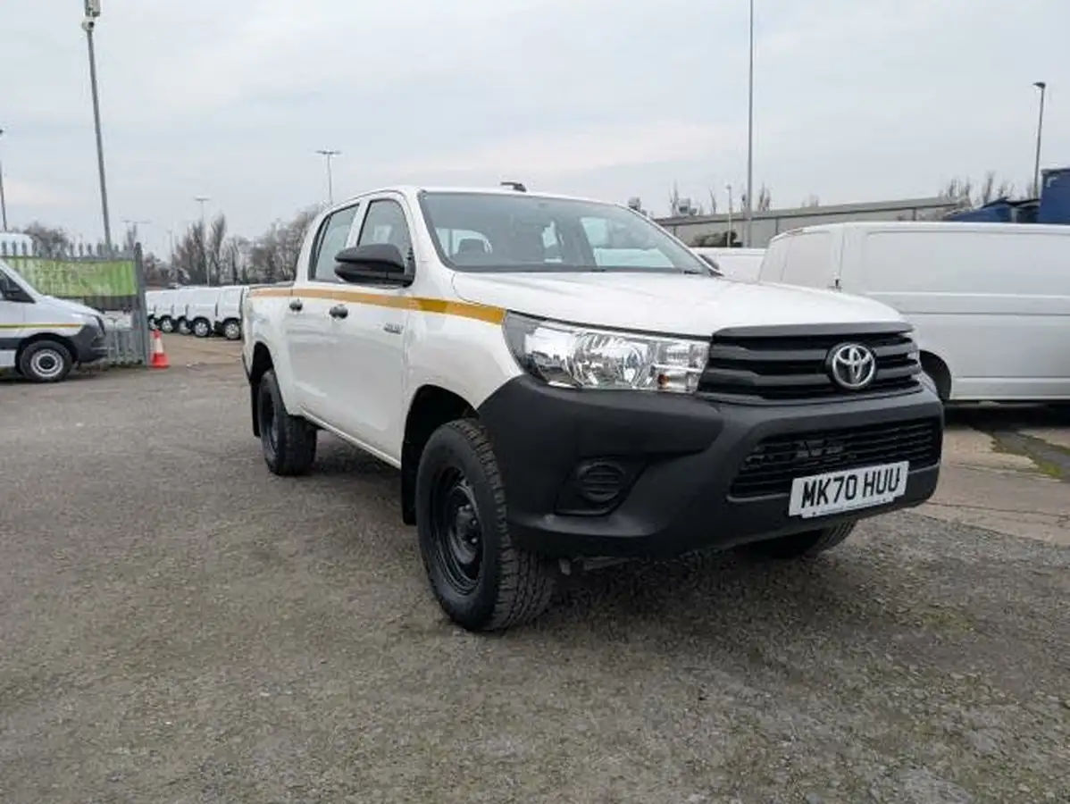 2020-toyota-hi-lux-24d-4d-active-150hpeu6dt-e-35t-double-pick-up-big-1