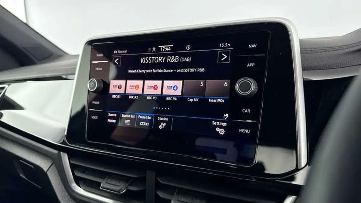 2024-volkswagen-t-roc-15-tsi-r-line-hatchback-5d-dsg-big-13