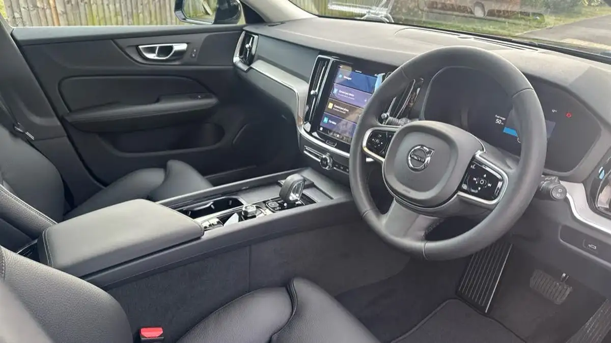 2025-volvo-v60-20-b4-plus-station-wagon-big-4