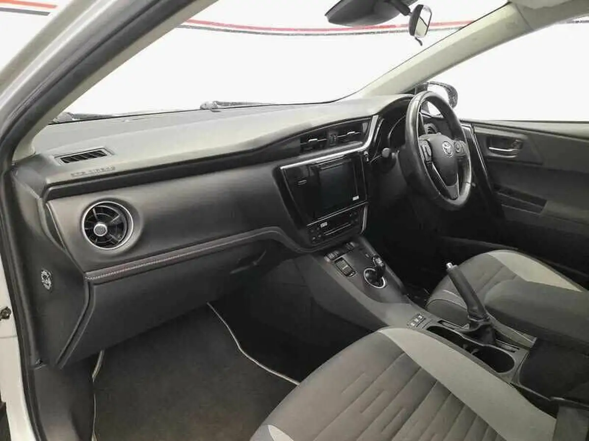 2019-toyota-auris-18-vvt-i-hsd-icon-tech-estate-big-14