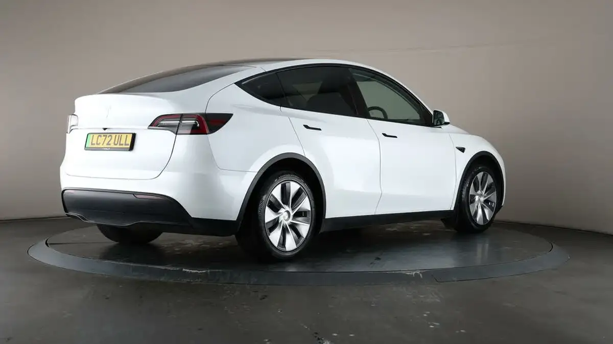 2022-tesla-model-y-e-rwd-big-58