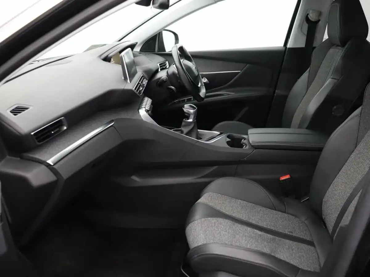 2020-peugeot-3008-suv-12-puretech-allure-big-15