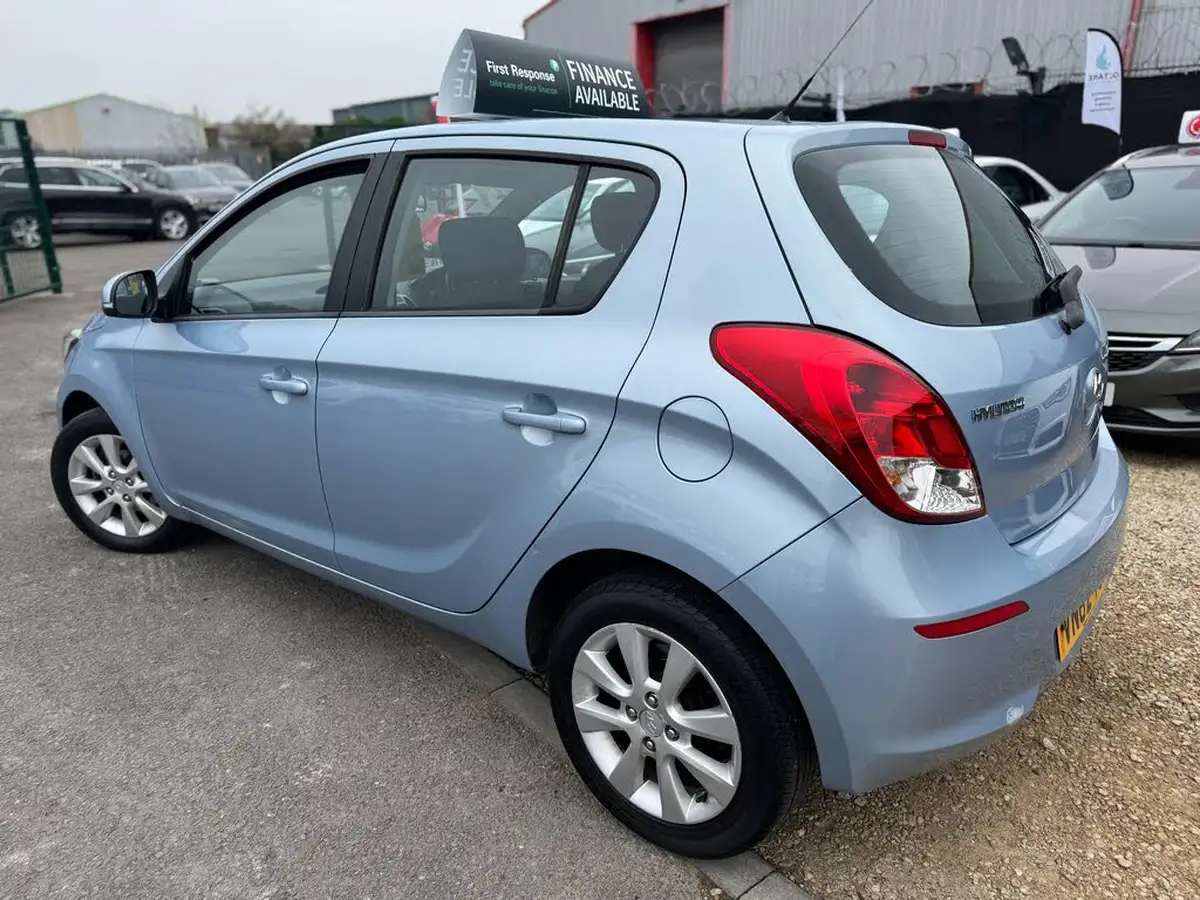 2012-hyundai-i20-12-active-5d-big-4