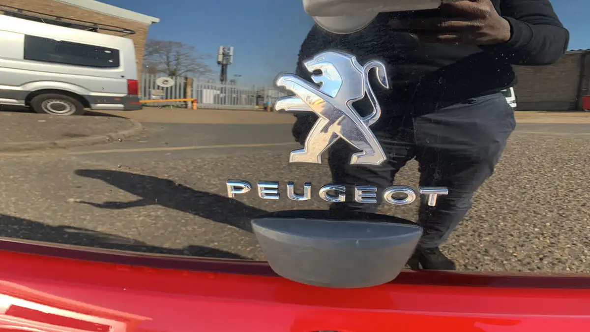 2022-peugeot-108-10-allure-big-25