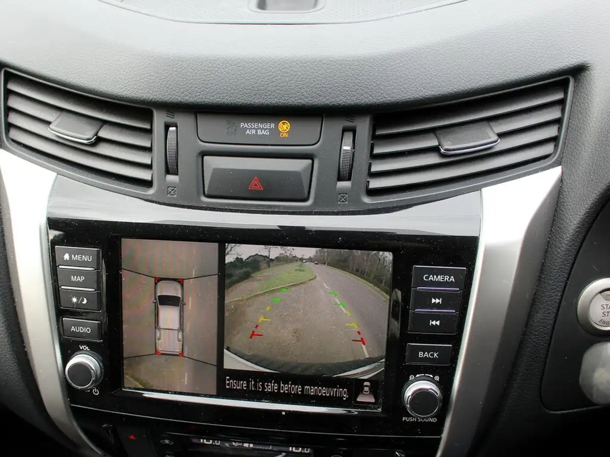2020-nissan-navara-23dci-tt-tekna-8-navileather-auto-big-13