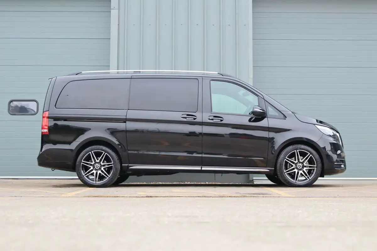 2023-mercedes-benz-v-class-20d-v220d-amg-line-long-big-3