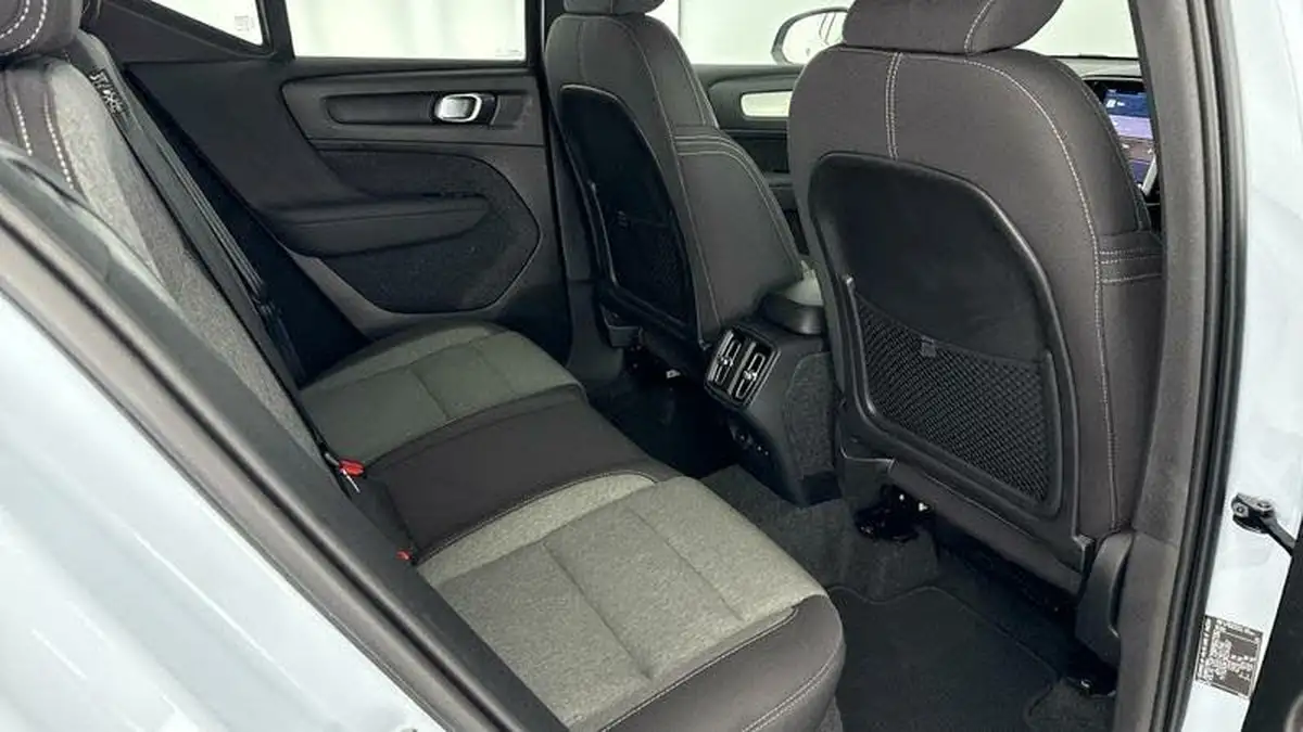2024-volvo-xc40-20-b4-plus-big-16