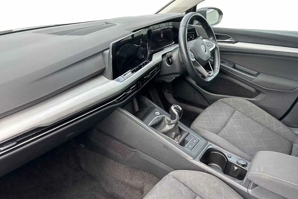 2021-volkswagen-golf-15-tsi-life-130ps-hatchback-big-1