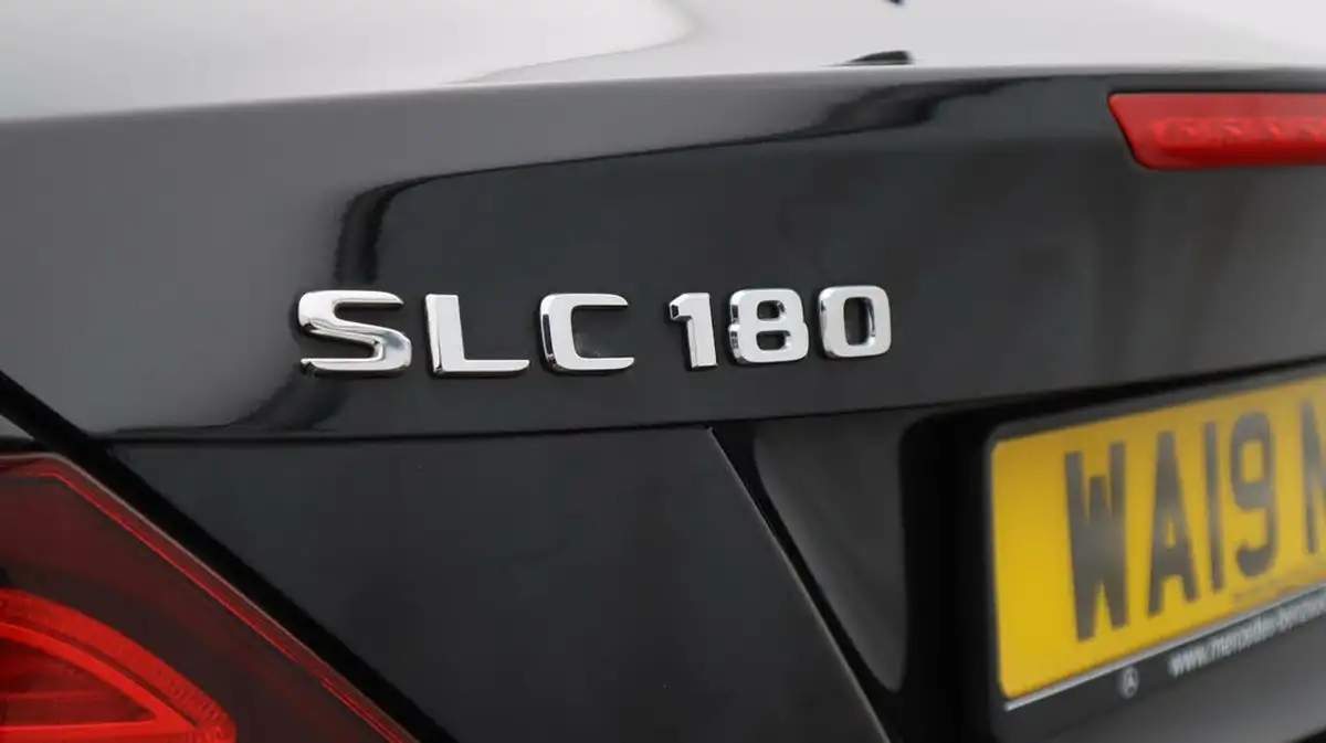 2019-mercedes-benz-slc-16-slc180-amg-line-9g-tronic-big-22